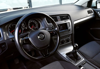 Подержанный автомобиль Volkswagen Golf Hatchback 2014 года (13 фото)