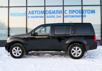 Подержанный автомобиль Nissan Pathfinder 2008 года (2 фото)
