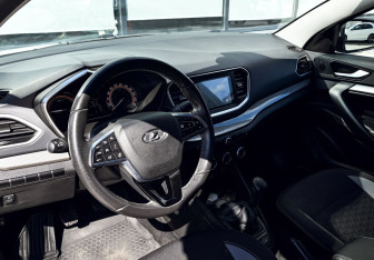 Подержанный автомобиль LADA (ВАЗ) Vesta Sedan 2023 года (15 фото)