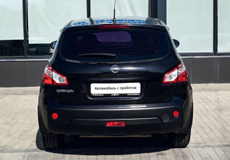 Подержанный автомобиль Nissan Qashqai 2012 года (4 фото)