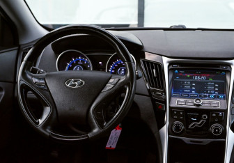 Подержанный автомобиль Hyundai Sonata 2010 года (19 фото)