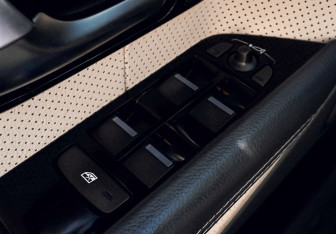 Подержанный автомобиль Land Rover Range Rover Evoque 2014 года (10 фото)
