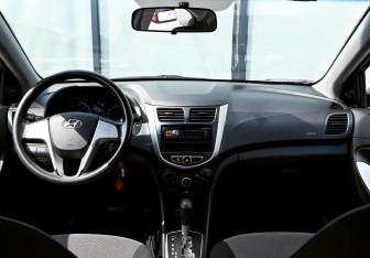 Подержанный автомобиль Hyundai Solaris Sedan 2013 года (16 фото)