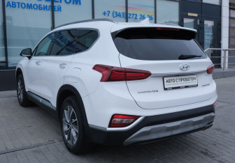 Подержанный автомобиль Hyundai Santa Fe 2018 года (3 фото)