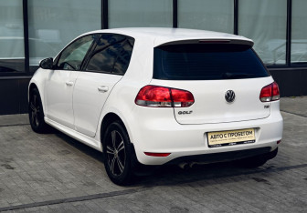Подержанный автомобиль Volkswagen Golf Hatchback 2012 года (3 фото)