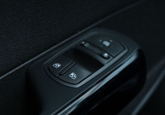 Подержанный автомобиль Opel Corsa 2012 года (11 фото)