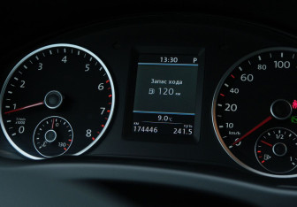 Подержанный автомобиль Volkswagen Tiguan 2012 года (15 фото)