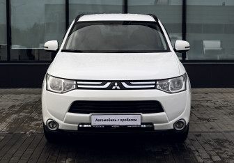 Подержанный автомобиль Mitsubishi Outlander 2012 года (8 фото)