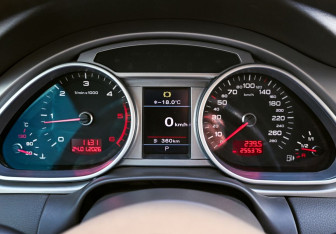 Подержанный автомобиль Audi Q7 2010 года (18 фото)