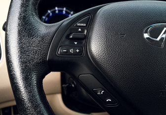 Подержанный автомобиль Infiniti QX50 2017 года (14 фото)