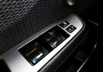 Подержанный автомобиль Nissan Tiida Hatchback 2008 года (16 фото)