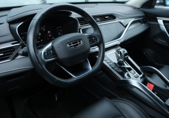 Подержанный автомобиль Geely Atlas Pro 2022 года (9 фото)