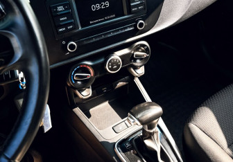Подержанный автомобиль Kia Rio Sedan 2020 года (10 фото)