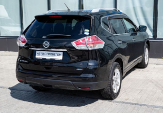 Подержанный автомобиль Nissan X-Trail 2014 года (6 фото)