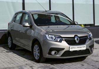 Подержанный автомобиль Renault Sandero 2018 года (7 фото)