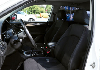 Подержанный автомобиль Brilliance V5 2014 года (16 фото)