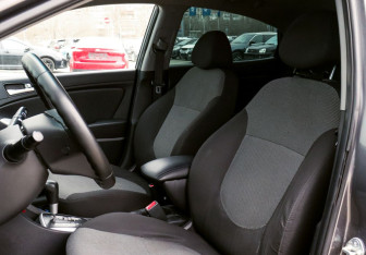 Подержанный автомобиль Hyundai Solaris Sedan 2011 года (14 фото)