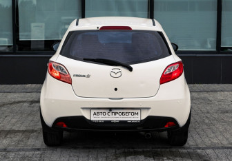 Подержанный автомобиль Mazda 2 Hatchback 2008 года (4 фото)