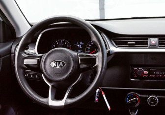 Подержанный автомобиль Kia Rio Sedan 2021 года (19 фото)