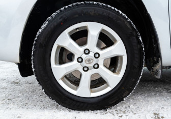 Подержанный автомобиль Toyota RAV4 2010 года (19 фото)