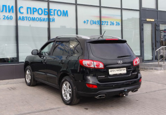 Подержанный автомобиль Hyundai Santa Fe 2010 года (3 фото)