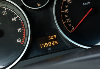 Подержанный автомобиль Opel Astra Hatchback 2012 года (16 фото)