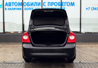 Подержанный автомобиль Ford Focus Sedan 2008 года (19 фото)