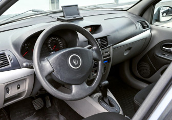 Подержанный автомобиль Renault Symbol 2008 года (14 фото)