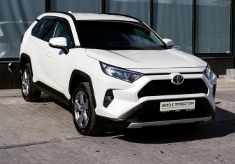 Подержанный автомобиль Toyota RAV4 2020 года (7 фото)