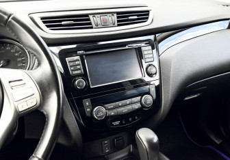 Подержанный автомобиль Nissan Qashqai 2017 года (10 фото)