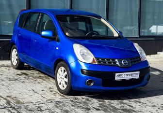 Подержанный автомобиль Nissan Note 2006 года (7 фото)