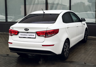 Подержанный автомобиль Kia Rio Sedan 2015 года (5 фото)