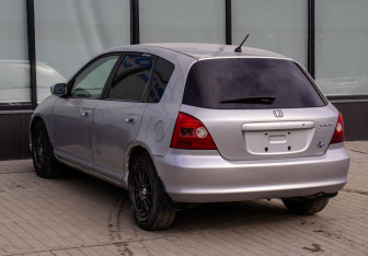 Подержанный автомобиль Honda Civic Hatchback 2001 года (3 фото)