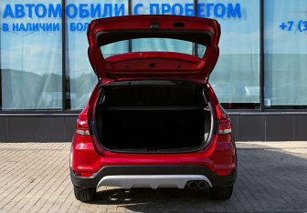 Подержанный автомобиль Kia Rio Hatchback 2018 года (20 фото)