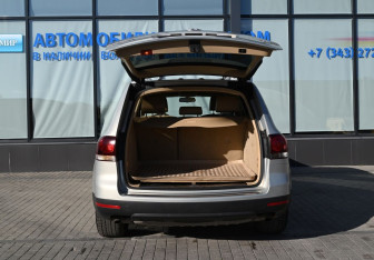 Подержанный автомобиль Volkswagen Touareg 2008 года (20 фото)