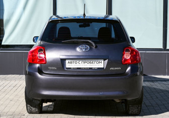 Подержанный автомобиль Toyota Auris Hatchback 2009 года (4 фото)