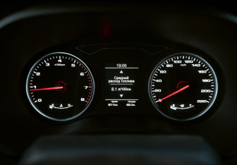 Подержанный автомобиль Москвич 3 2023 года (18 фото)