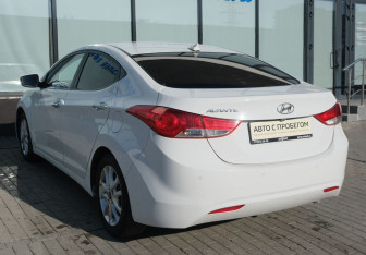 Подержанный автомобиль Hyundai Avante Sedan 2011 года (3 фото)
