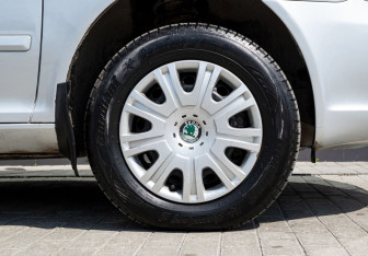 Подержанный автомобиль Skoda Octavia Liftback 2011 года (19 фото)