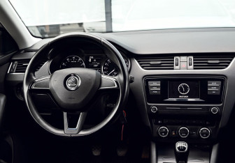 Подержанный автомобиль Skoda Octavia Liftback 2017 года (18 фото)