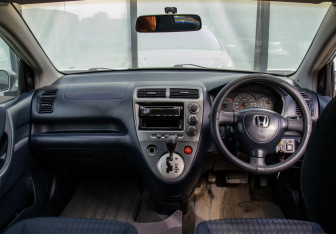 Подержанный автомобиль Honda Civic Hatchback 2001 года (13 фото)