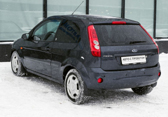 Подержанный автомобиль Ford Fiesta Hatchback 2007 года (3 фото)