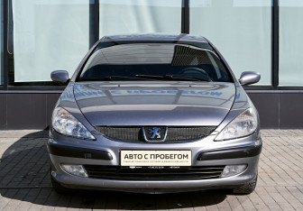 Подержанный автомобиль Peugeot 607 2000 года (8 фото)