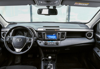 Подержанный автомобиль Toyota RAV4 2018 года (12 фото)