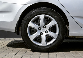 Подержанный автомобиль Hyundai Solaris Sedan 2011 года (19 фото)