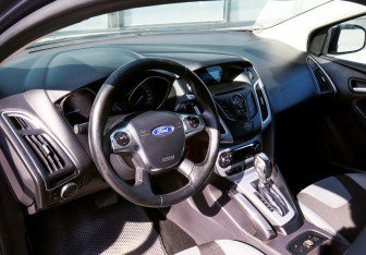 Подержанный автомобиль Ford Focus Hatchback 2013 года (15 фото)