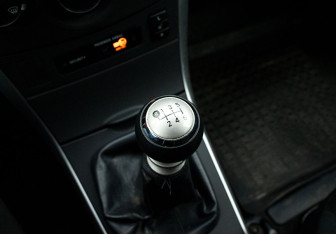 Подержанный автомобиль Toyota Corolla Sedan 2010 года (12 фото)