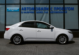Подержанный автомобиль Kia Cerato Sedan 2010 года (6 фото)