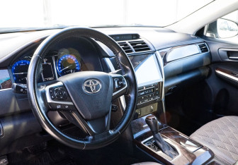 Подержанный автомобиль Toyota Camry Sedan 2017 года (10 фото)