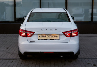Подержанный автомобиль LADA (ВАЗ) Vesta Sedan 2017 года (4 фото)